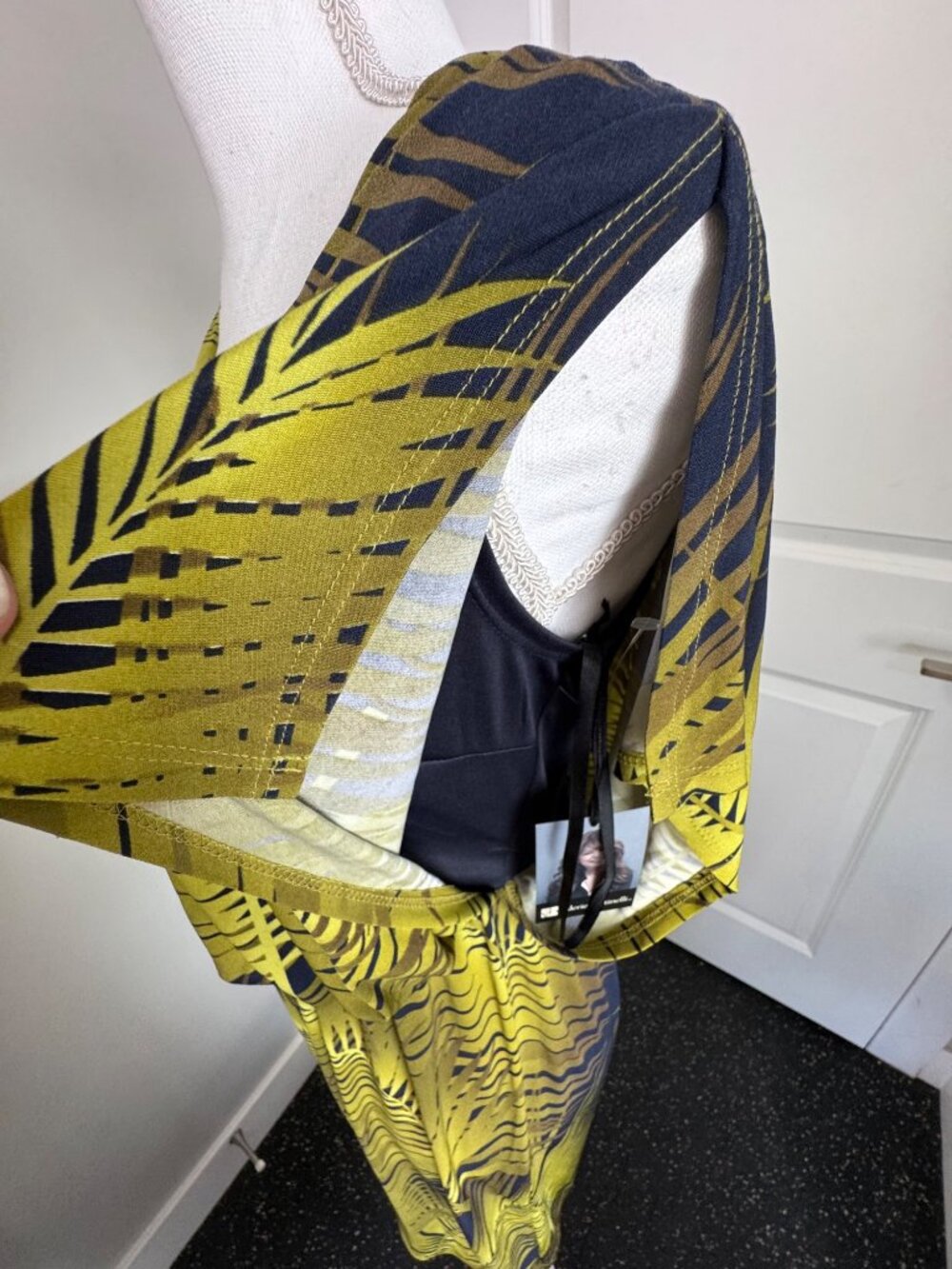 Valerie Bertinelli Womens Tropical Palm Print Dress 8 Yellow & Black Travel - Picture 8 of 16